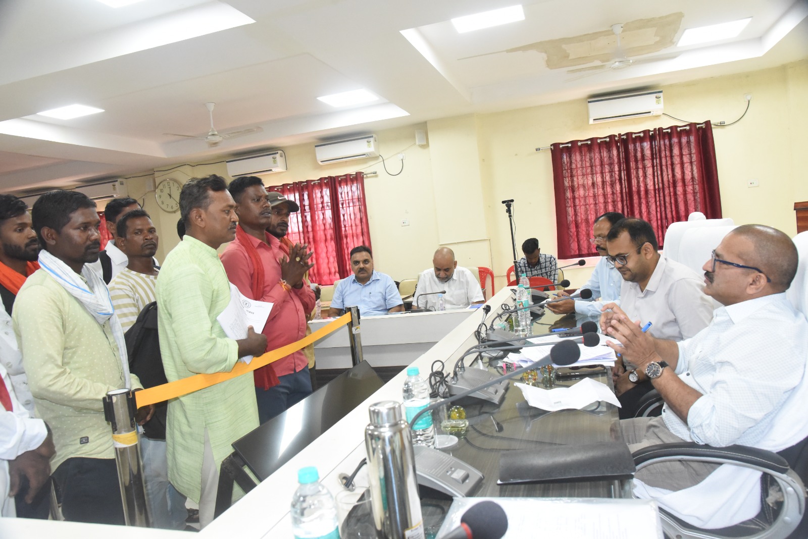 कलेक्टर जनदर्शन में आमजनों के मांग, शिकायत और समस्याएं के आवेदन पर त्वरित कार्रवाई के कलेक्टर ने दिए निर्देश
